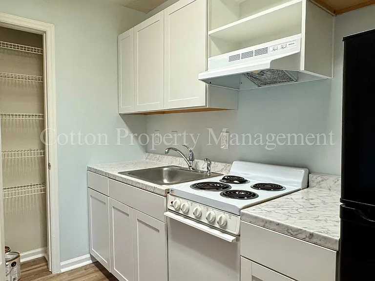 4516 Greentree Rd #8 — Photo 6