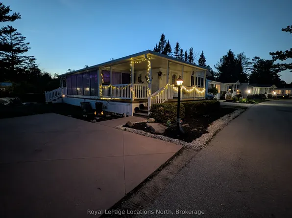 20 Topaz St W, Wasaga Beach, ON L9Z 1X7