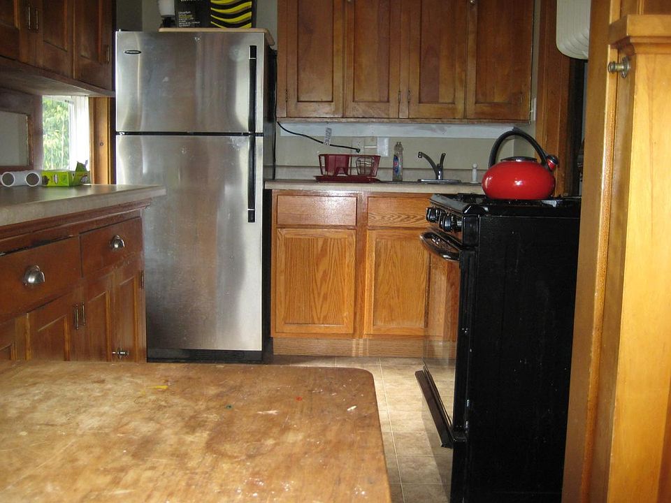 2nd image of 817 S 2nd St APT 5