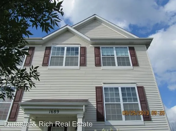 1689 W Turtle Creek Ln, Round Lake, IL 60073