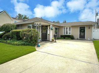 400 Warwick Rd, East Meadow, NY 11554