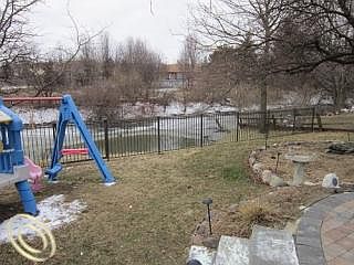 5th image of 47207 Meadowbrook Dr