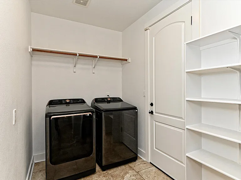 15208 Bowling Ln — Photo 16