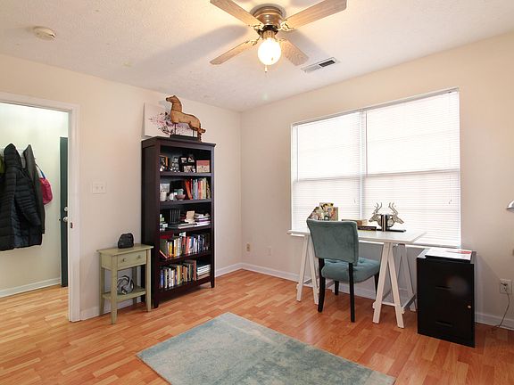 4th image of 4008 Darwin Way