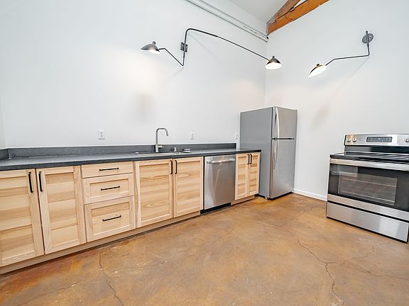 4th image of 1617 32nd St #1607A