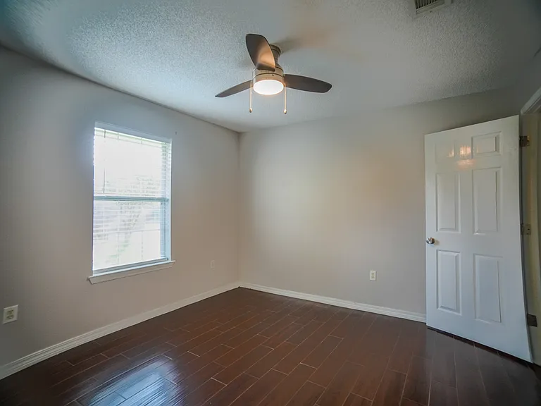 1632 Janet Ln — Photo 9