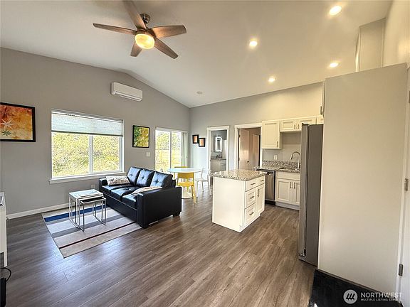 4th image of 1129 Fairwood Drive SW