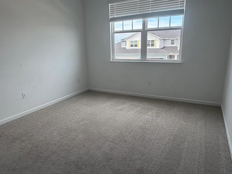 594 Cherry Elm Dr — Photo 14