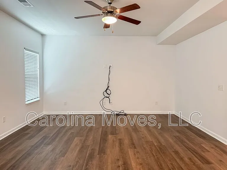 345 Bucklebury Rd — Photo 5