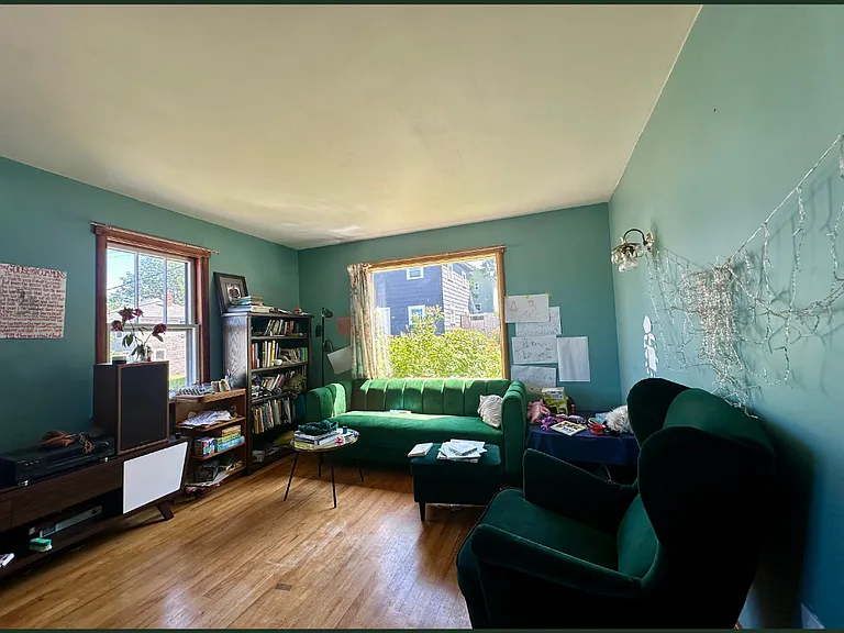 129 Lawrence St — Photo 6