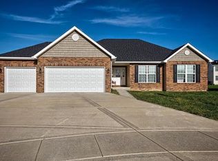 9933 Cessna Ct, Mascoutah, IL 62258