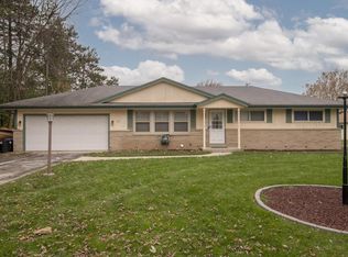 335 Kossow Rd, Waukesha, WI 53186