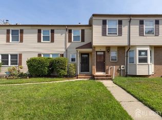 3 Tiger Lilly Ct, Sayreville, NJ 08872