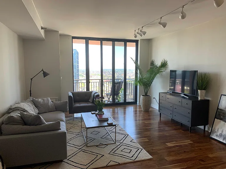 330 N Jefferson St #1806 — Photo 3