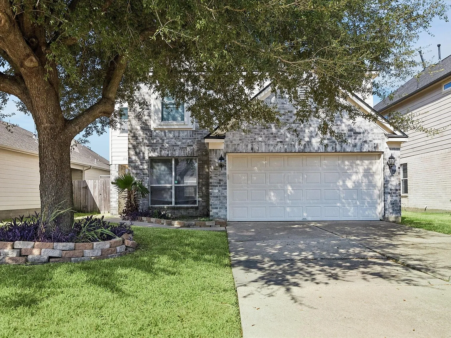 5 bed, 2.5 bath, 2675 sqft, $2,600 — Photo 2