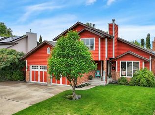 69 E McCullough Cres, Red Deer, AB T4R 1S5