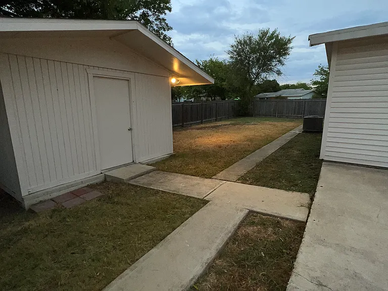 1612 Linda Ln — Photo 2