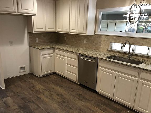 3rd image of 4208 Meadowbrook Dr
