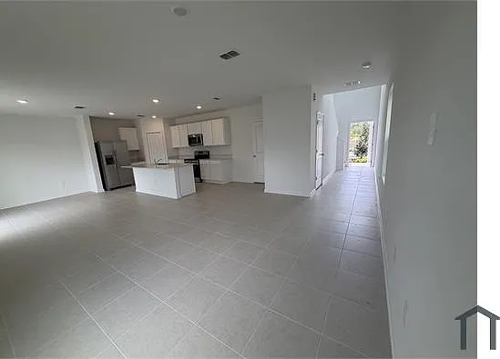 3 bed, 1429 sqft, $2,500 — Photo 3