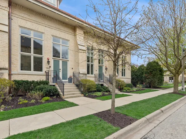 204 Whistler Rd #204, Highland Park, IL 60035