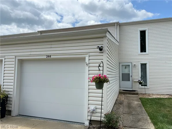 244 Deepwood Dr, Wadsworth, OH 44281