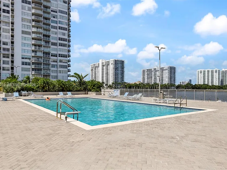18061 Biscayne Blvd #303 — Photo 31