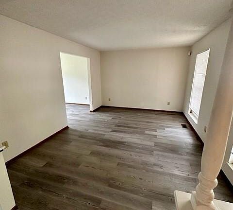4th image of 915 Brockwell Dr