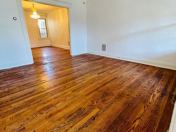 3rd image of 1133 E King St