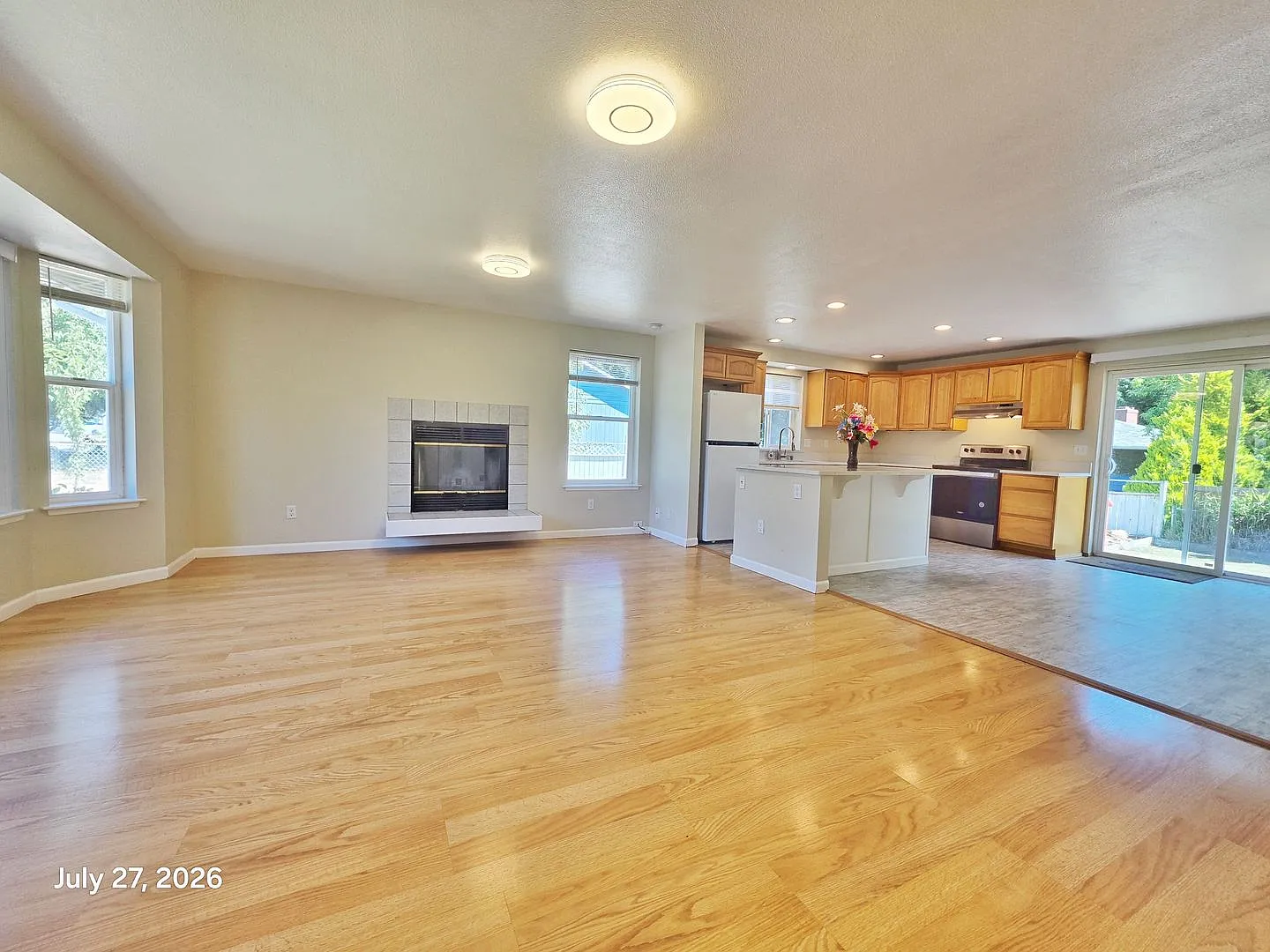 Charming 4 Bed 2 Bath Home in Des Moines, WA. — Photo 3