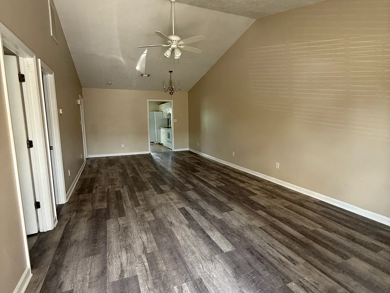 2 bed, 1092 sqft, $1,300 — Photo 2