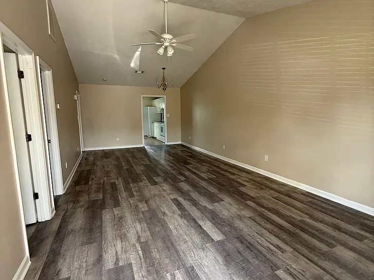 417 Flowing Creek Dr — Photo 2