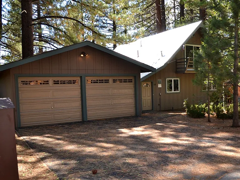 1150 Lindberg Ave — Photo 2