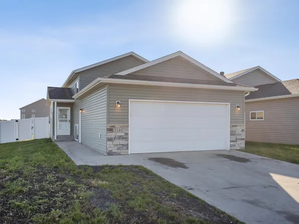 2101 10th St W, West Fargo, ND 58078