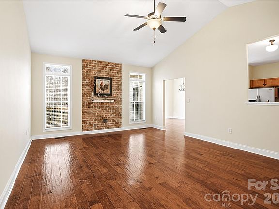 4th image of 3481 Seminole Dr