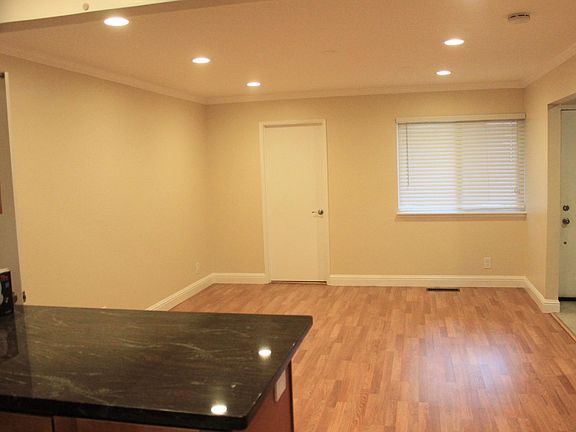 5th image of 693 Arbutus Ave