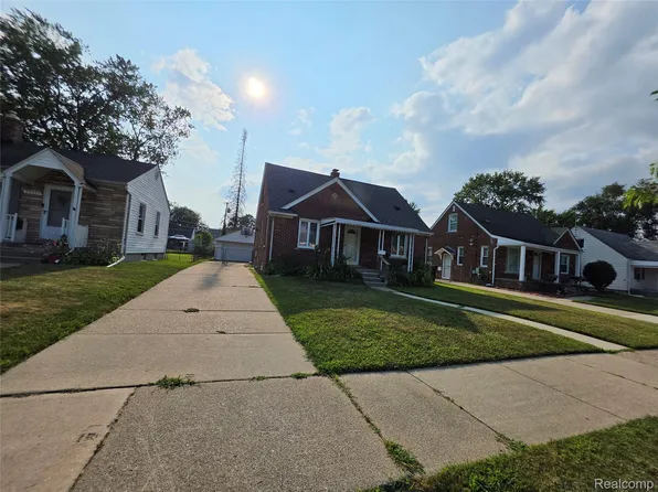 29595 Park St, Roseville, MI 48066