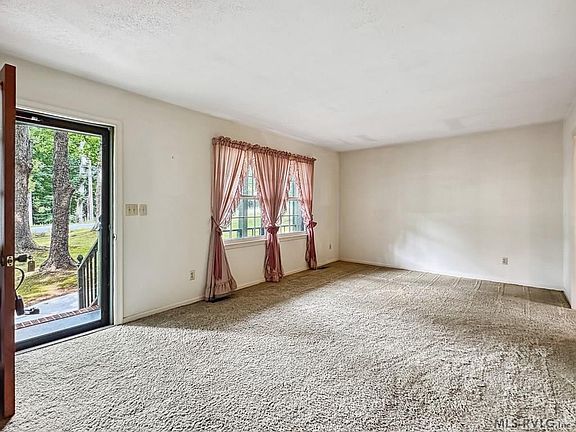 3rd image of 812 Holmes St