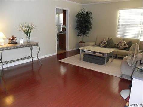 4th image of 722 W Hillcrest Blvd