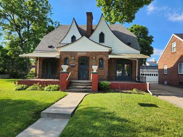 2303 Mountain Ave
