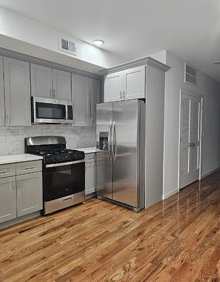 414 S 10th St #2 — Photo 8