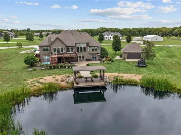 4460 Meadow Ct, Wellsville, KS 66092