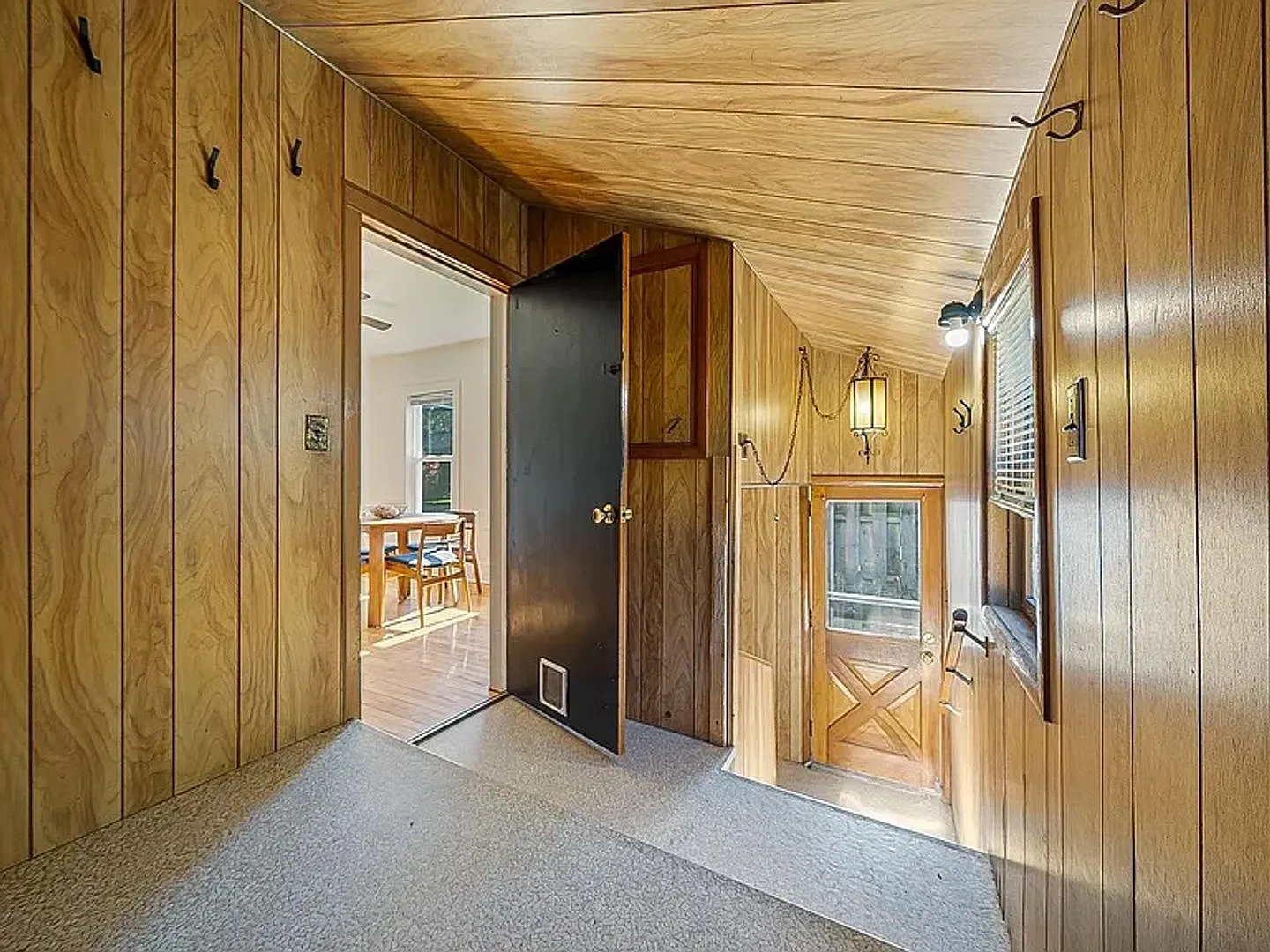 3 Bed, 1 Bath Single Family Home — Photo 2