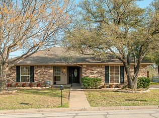 421 Daniels Dr, Crowley, TX 76036