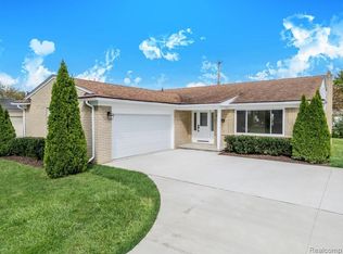 27036 Fairfax St, Southfield, MI 48076