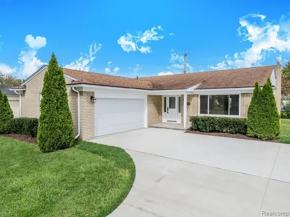 27036 Fairfax St, Southfield, MI 48076