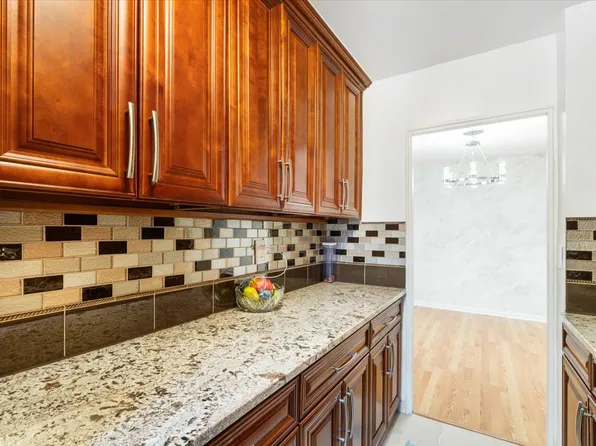 4705 Henry Hudson Parkway image 9 of 21