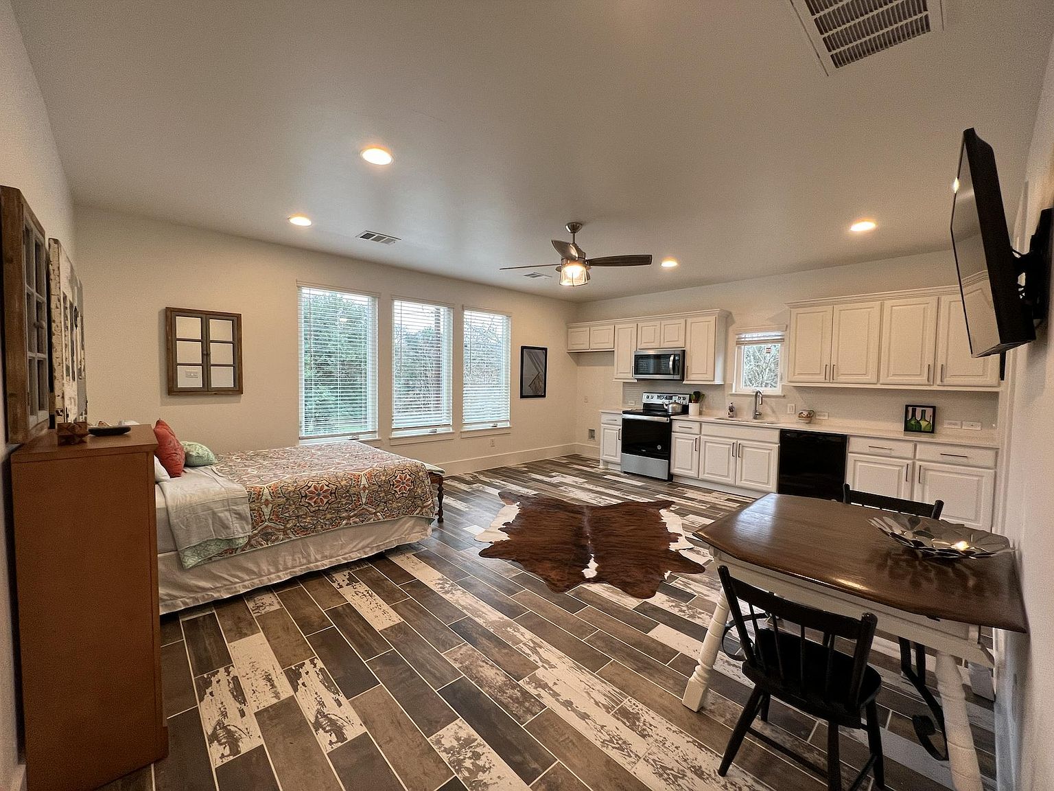 605 W Irons St, Boerne, TX 78006 Zillow