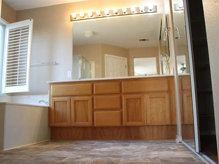 727 Sunlight Dr — Photo 9