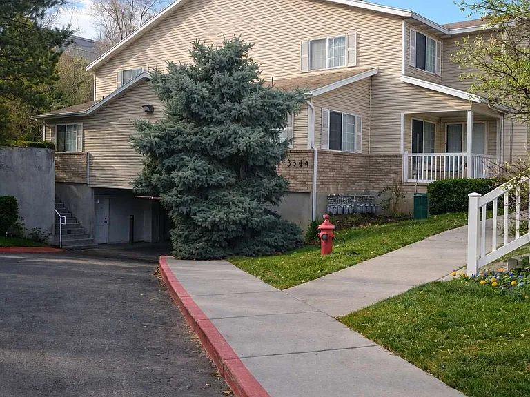 5344 S 3600 W #16 — Photo 2