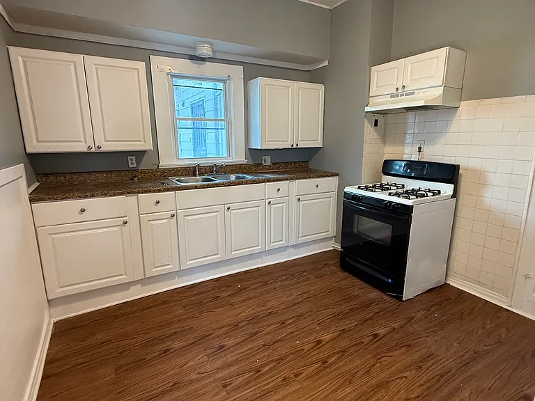448 Amherst St #4 — Photo 2